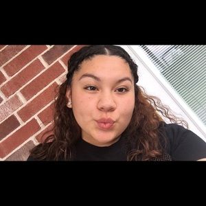 Meet your Posher, Alyssa